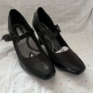 Rasolli Black Mary Jane Heels size 9W